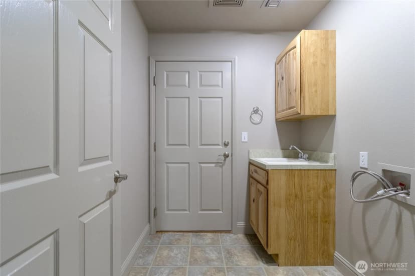 Property photo for 739 Se Songbird Lane, College Place photo 24