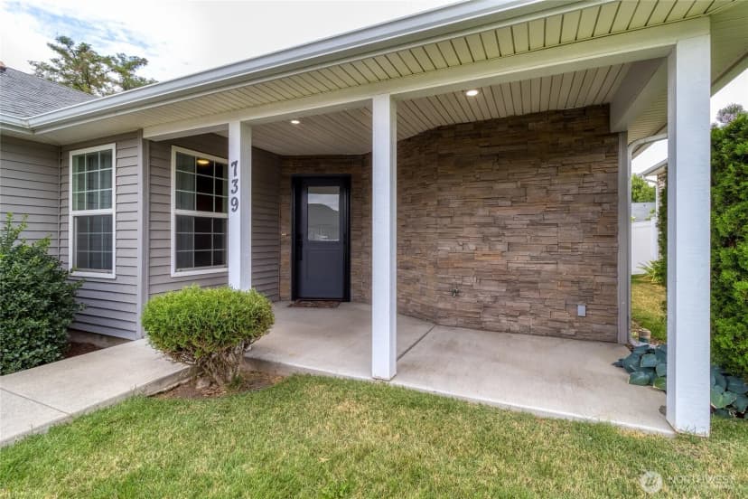 Property photo for 739 Se Songbird Lane, College Place