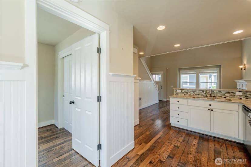Property photo for 1125 24th Avenue S, Seattle photo 16