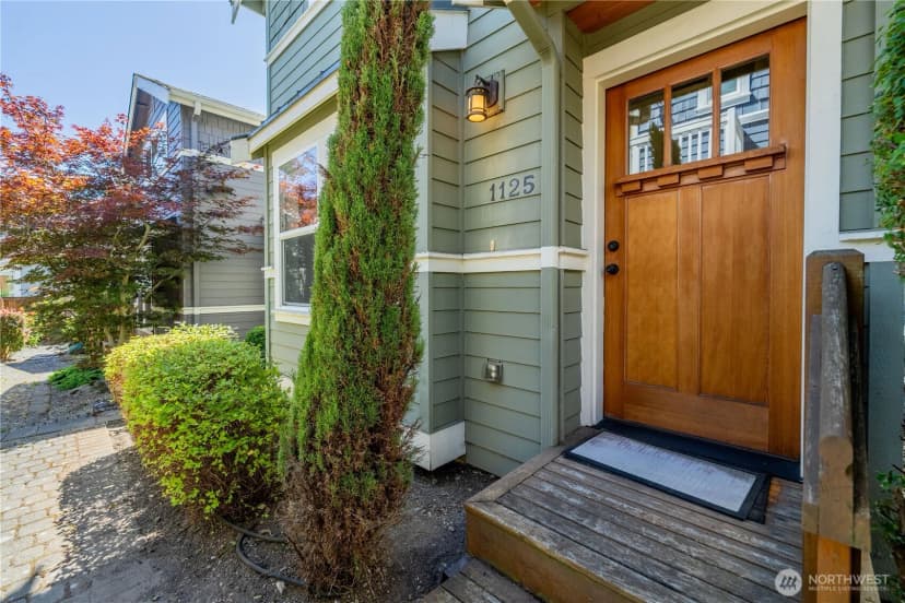 Property photo for 1125 24th Avenue S, Seattle photo 2