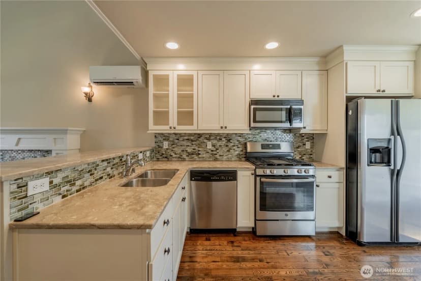 Property photo for 1125 24th Avenue S, Seattle photo 9