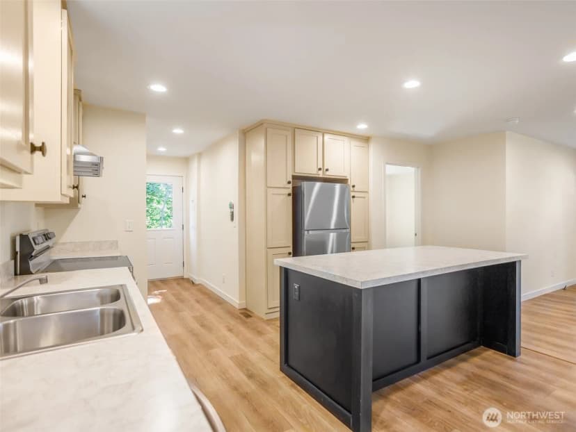 Property photo for 321 E Panorama Drive, Shelton photo 5