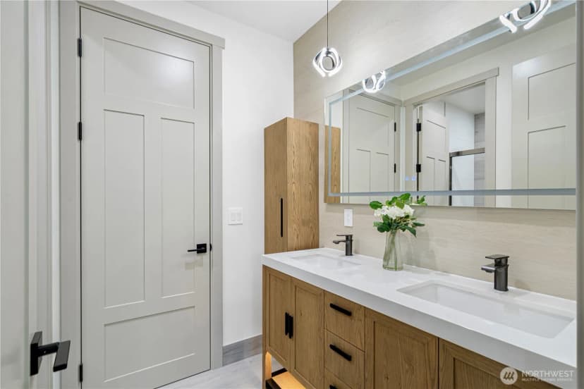Property photo for 8456 Se 40th Street, Mercer Island photo 35