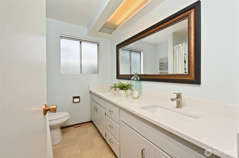 Property photo for 510 Nw 201st Place, Shoreline photo 15