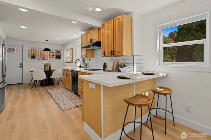 Property photo for 4836 25th Avenue Sw, Seattle photo 6