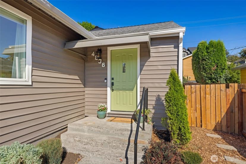 Property photo for 4836 25th Avenue Sw, Seattle photo 2