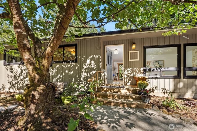 Property photo for 10780 Hyla Avenue Ne, Bainbridge Island photo 4