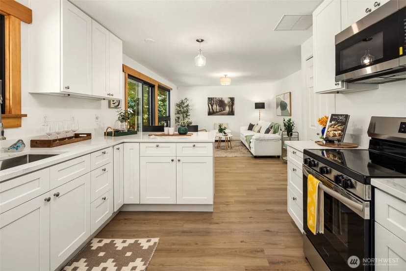 Property photo for 10780 Hyla Avenue Ne, Bainbridge Island photo 2