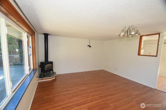 Property photo for 1119 N Viewmont Drive, Mount Vernon photo 2