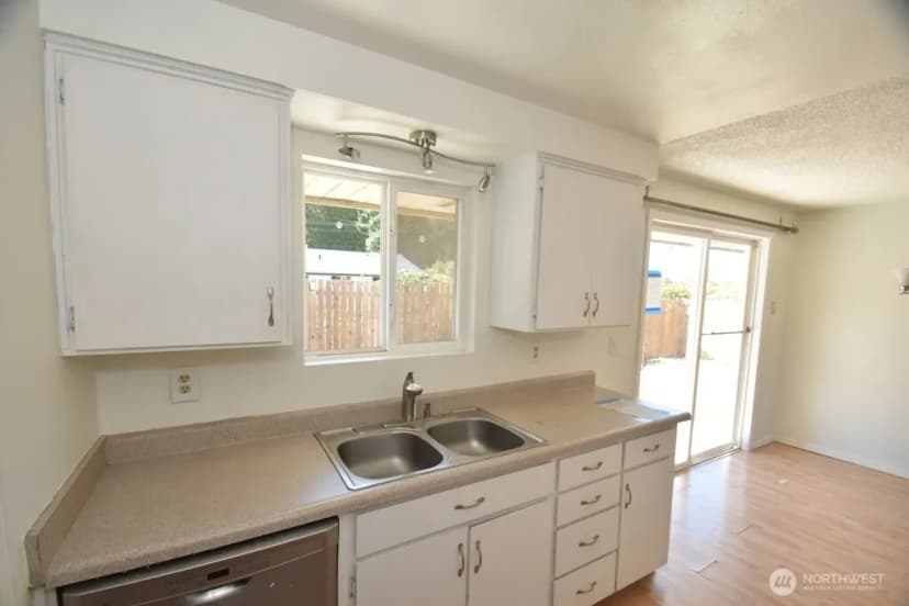 Property photo for 1119 N Viewmont Drive, Mount Vernon photo 6