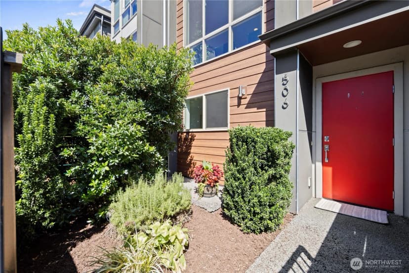 Property photo for 506 N 105th Street, Seattle photo 2