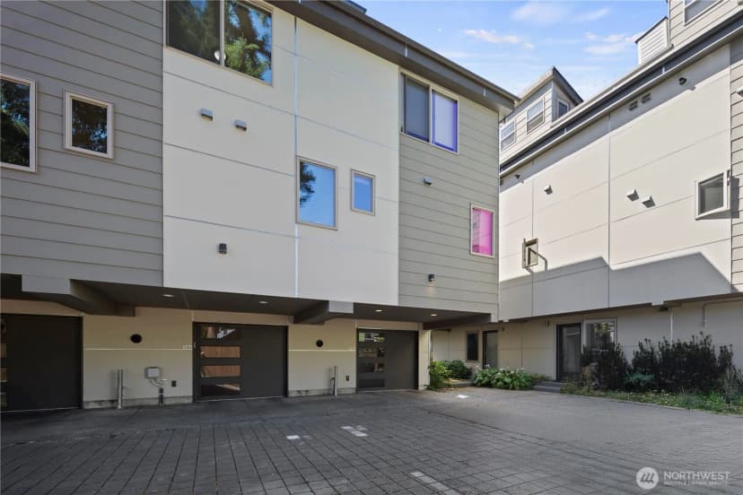 Property photo for 506 N 105th Street, Seattle photo 22
