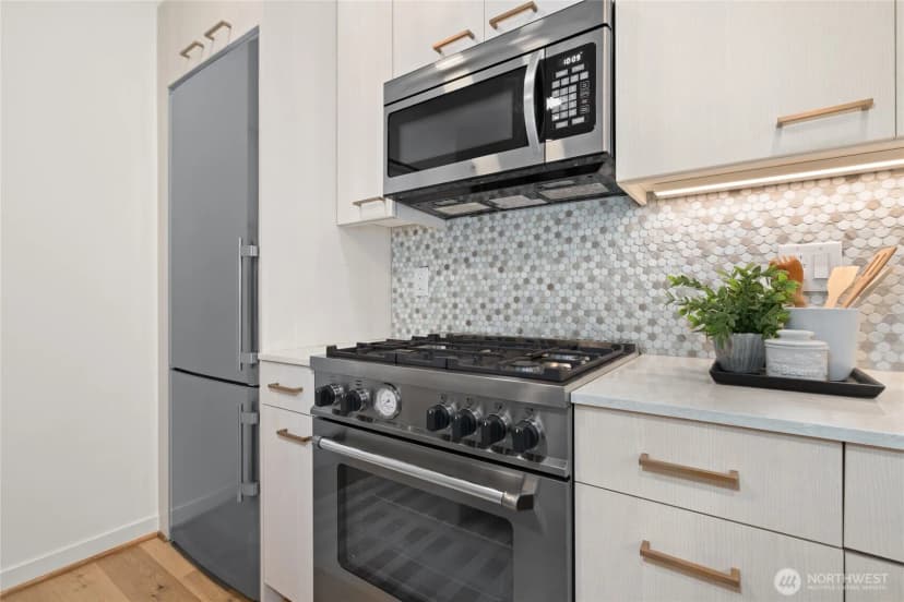 Property photo for 618 N 49th Street, Seattle photo 11