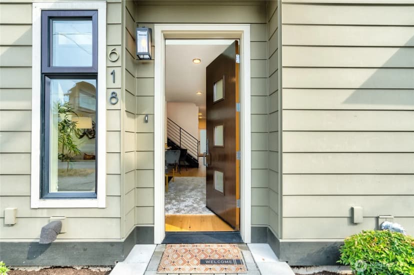 Property photo for 618 N 49th Street, Seattle photo 3