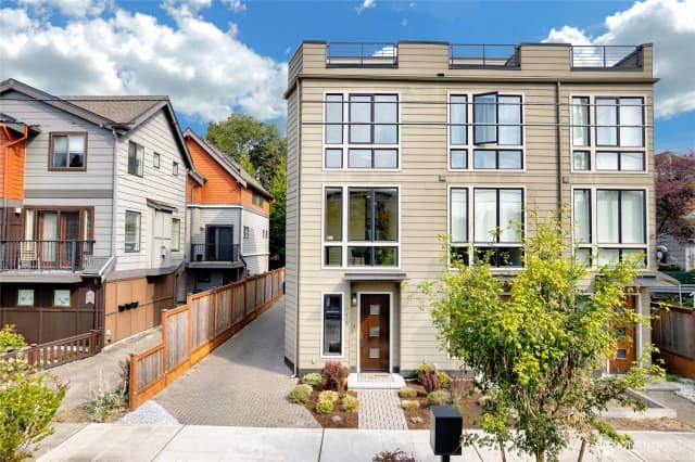 Property photo for 618 N 49th Street, Seattle photo 2