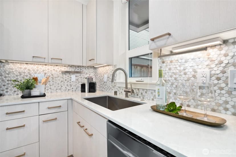 Property photo for 618 N 49th Street, Seattle photo 10