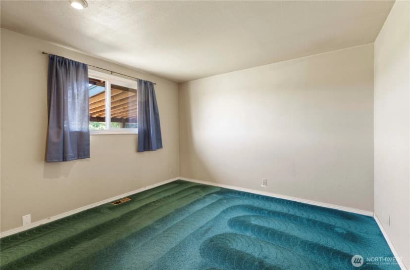Property photo for 42727 208th Avenue Se, Enumclaw photo 15