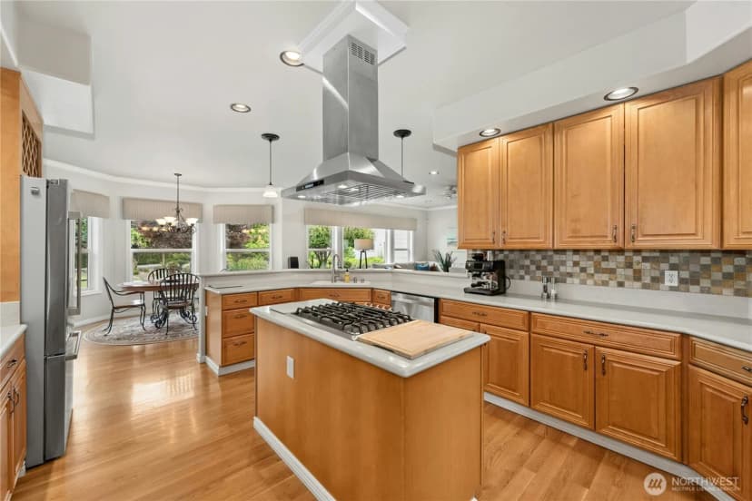 Property photo for 400 Cessna Court E, Eatonville photo 10