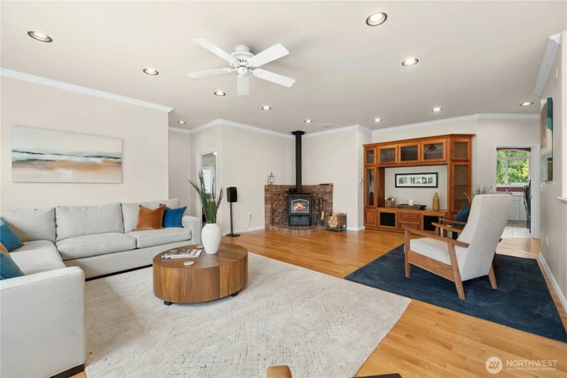 Property photo for 400 Cessna Court E, Eatonville photo 15