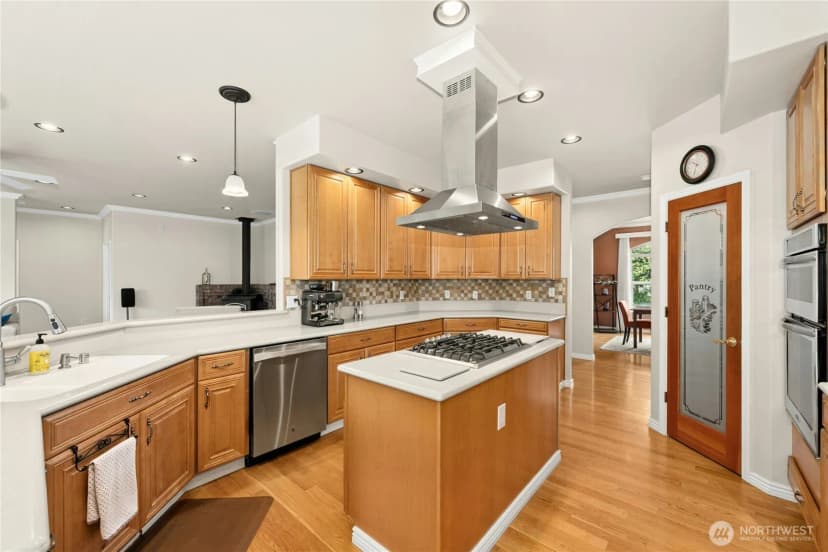Property photo for 400 Cessna Court E, Eatonville photo 12