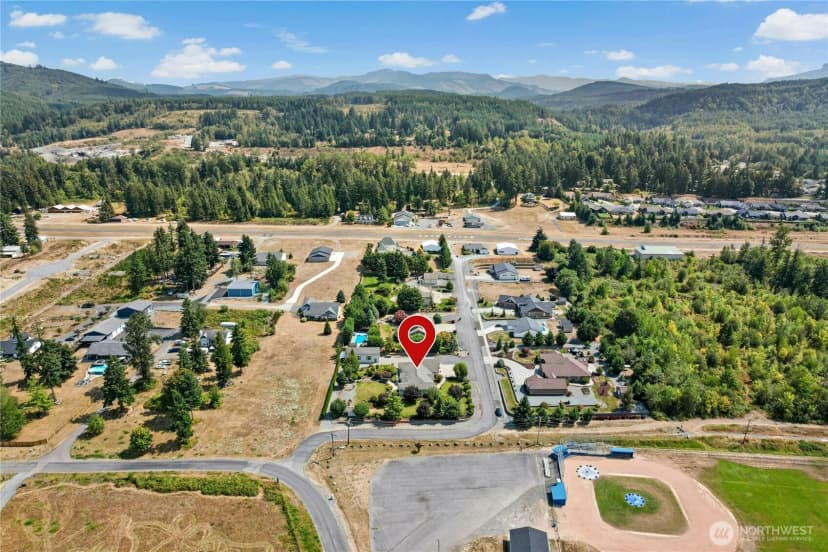 Property photo for 400 Cessna Court E, Eatonville photo 37