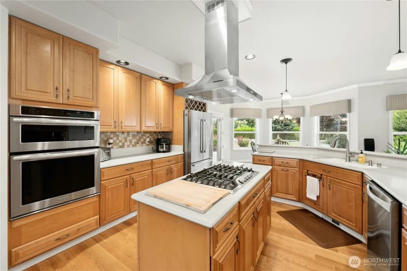 Property photo for 400 Cessna Court E, Eatonville photo 11