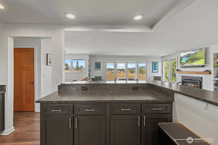 Property photo for 1421 24th Street, Anacortes photo 14