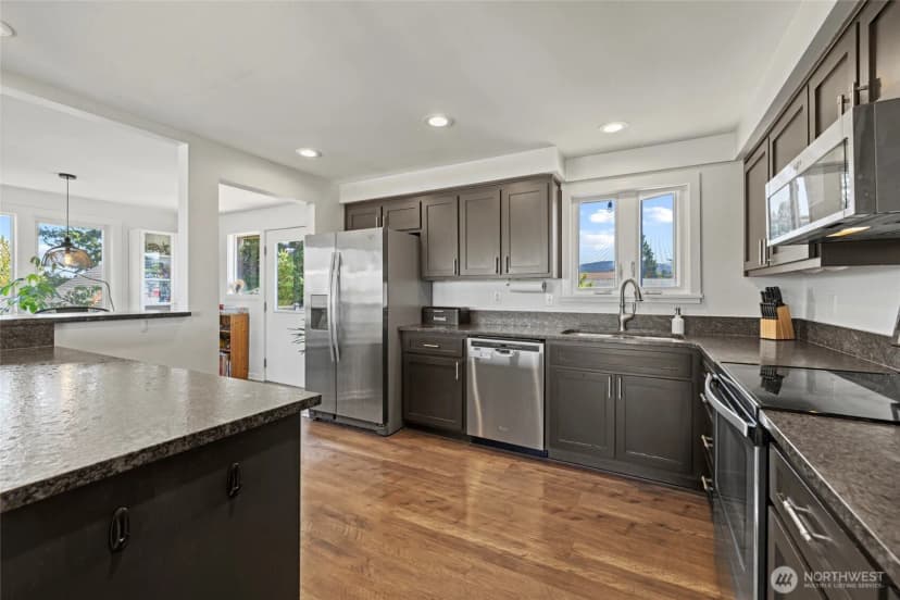 Property photo for 1421 24th Street, Anacortes photo 16