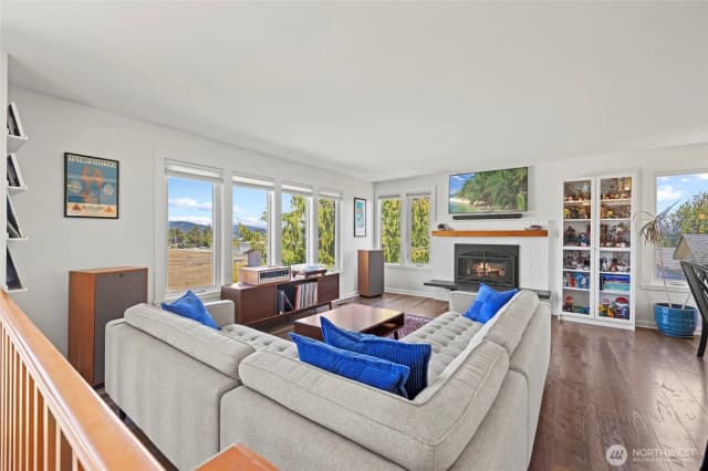 Property photo for 1421 24th Street, Anacortes photo 4