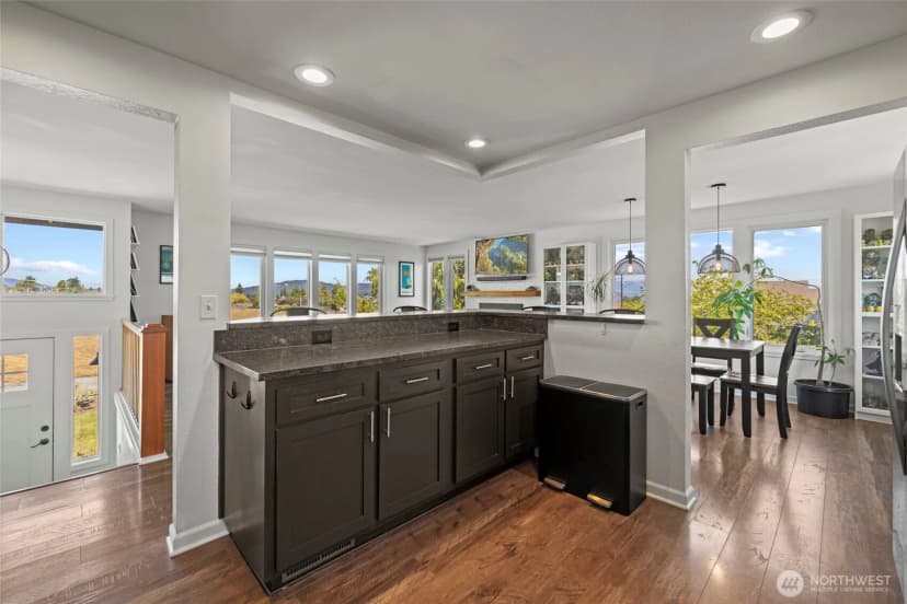 Property photo for 1421 24th Street, Anacortes photo 17