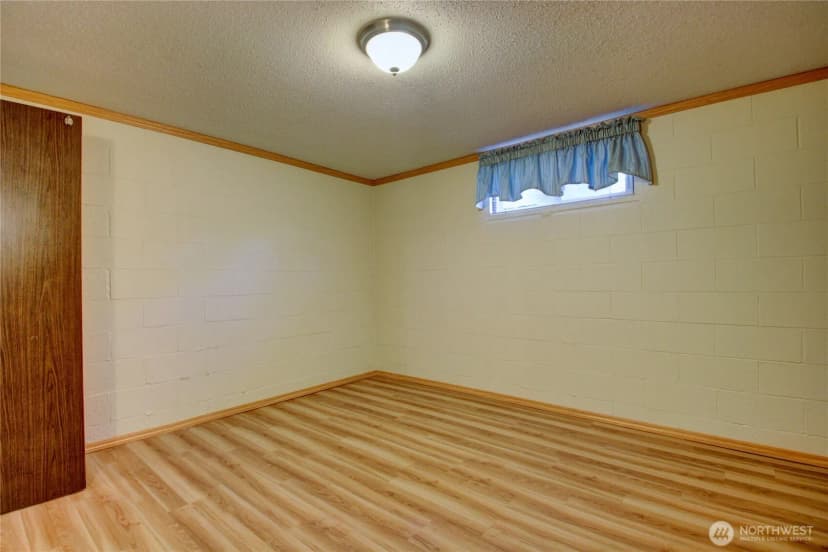 Property photo for 101 Rainbow Drive, Burlington photo 26