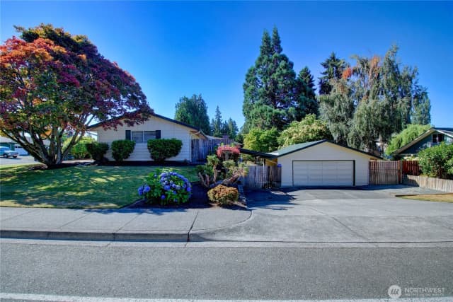 Property photo for 101 Rainbow Drive, Burlington photo 2