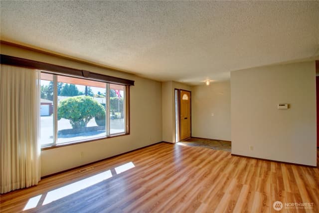 Property photo for 101 Rainbow Drive, Burlington photo 4