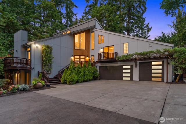 Property photo for 10058 Se 16th Street, Bellevue