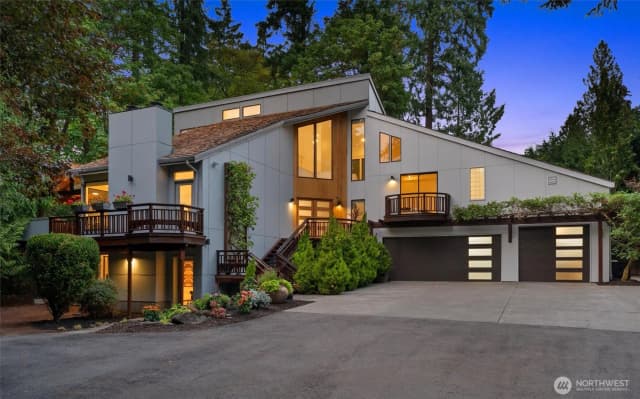 Property photo for 10058 Se 16th Street, Bellevue photo 2