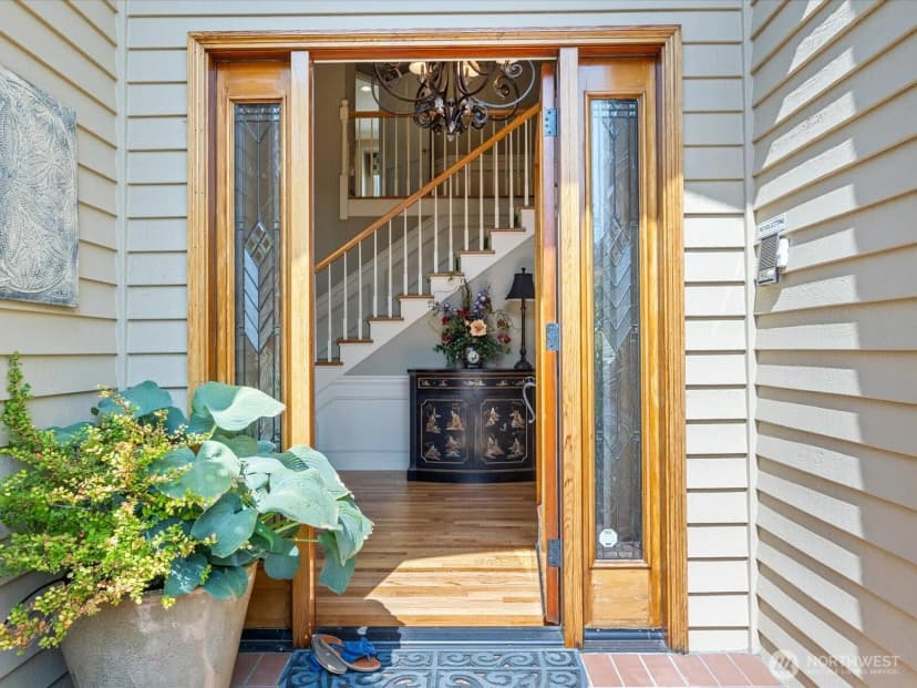Property photo for 9804 Marine View Drive, Mukilteo photo 5