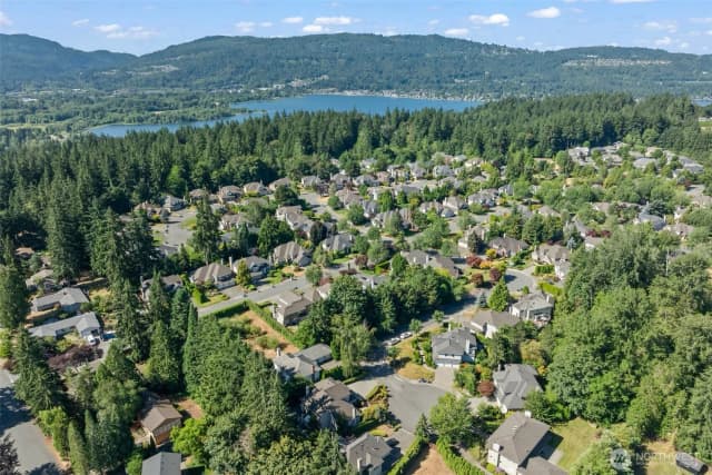 Property photo for 21427 Se 33rd Place, Sammamish photo 2