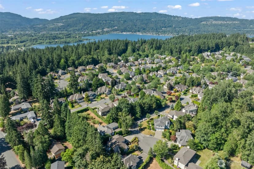Property photo for 21427 Se 33rd Place, Sammamish photo 2