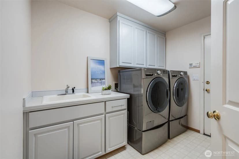Property photo for 21427 Se 33rd Place, Sammamish photo 24