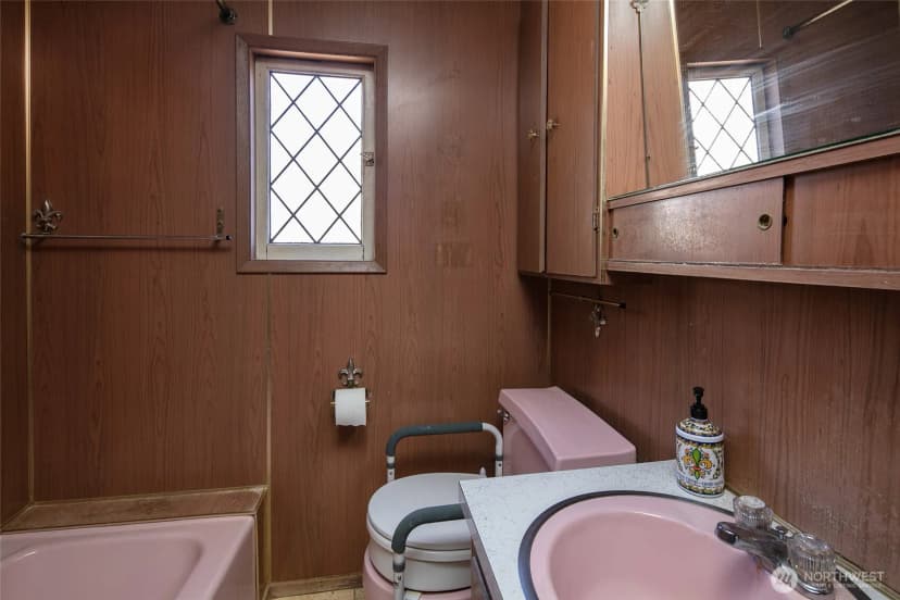 Property photo for 10523 Exeter Avenue Ne, Seattle photo 13