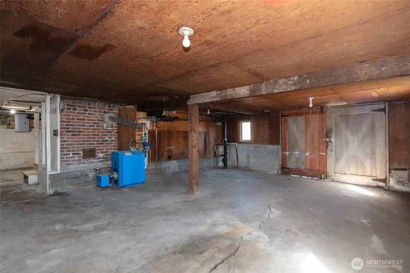 Property photo for 10523 Exeter Avenue Ne, Seattle photo 24