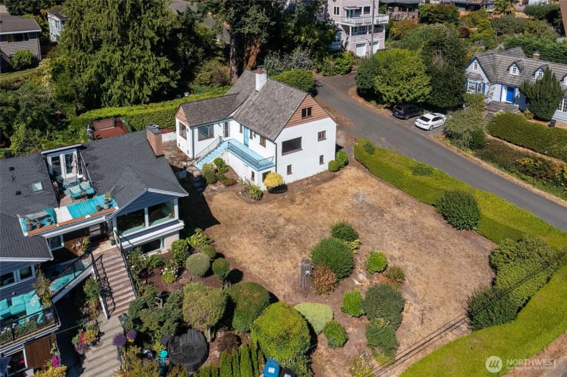Property photo for 10523 Exeter Avenue Ne, Seattle photo 3
