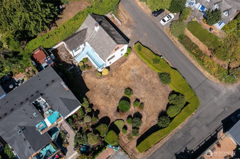 Property photo for 10523 Exeter Avenue Ne, Seattle photo 6