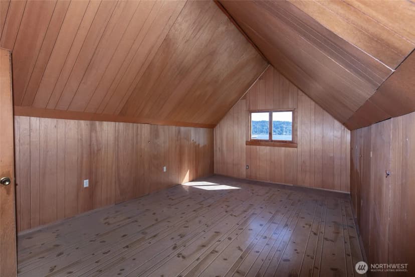 Property photo for 10523 Exeter Avenue Ne, Seattle photo 10