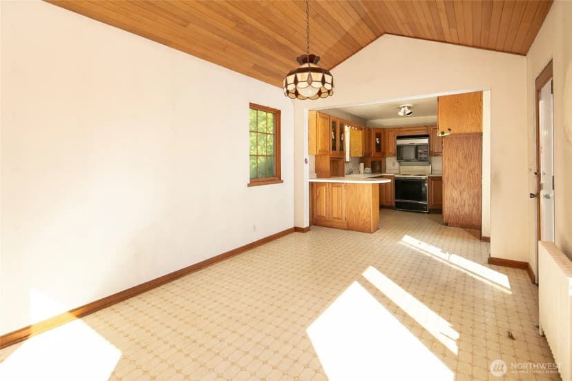 Property photo for 10523 Exeter Avenue Ne, Seattle photo 18