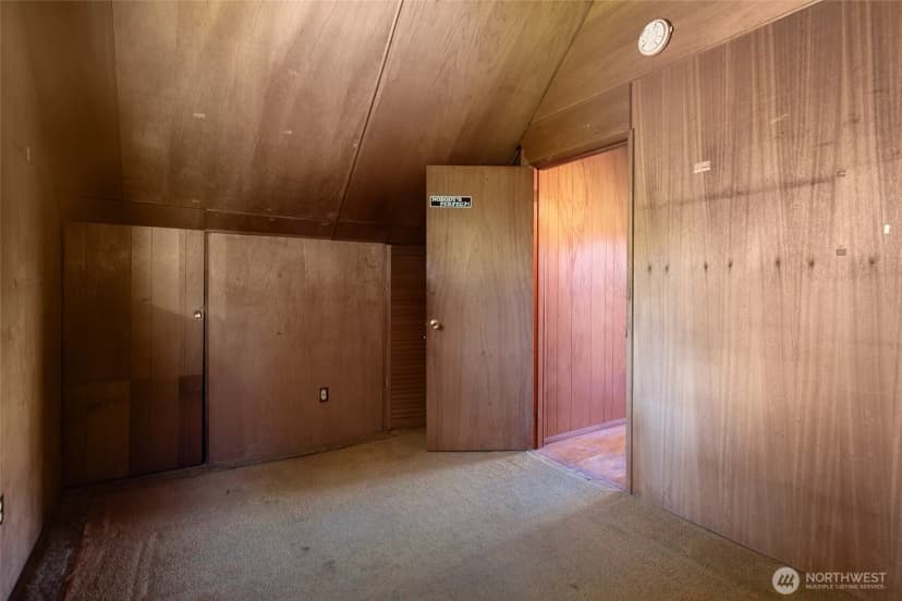 Property photo for 10523 Exeter Avenue Ne, Seattle photo 9