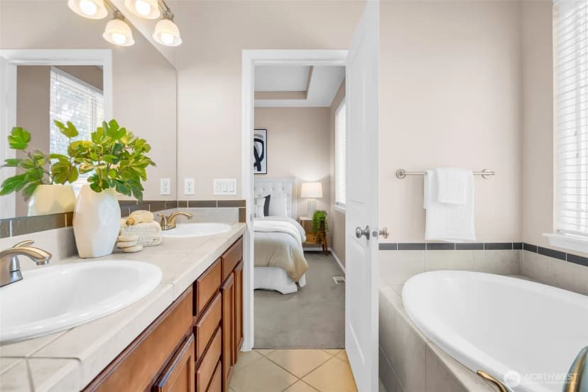 Property photo for 18151 5th Avenue S, Seattle photo 6