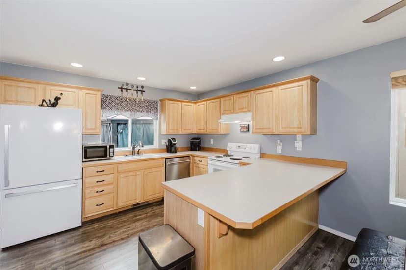 Property photo for 6259 Sol Duc Drive Ne, Bremerton photo 3