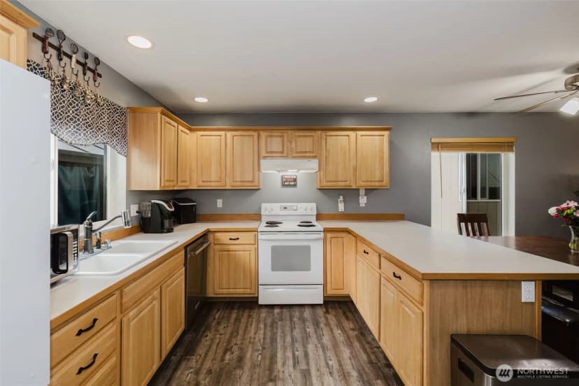 Property photo for 6259 Sol Duc Drive Ne, Bremerton photo 4