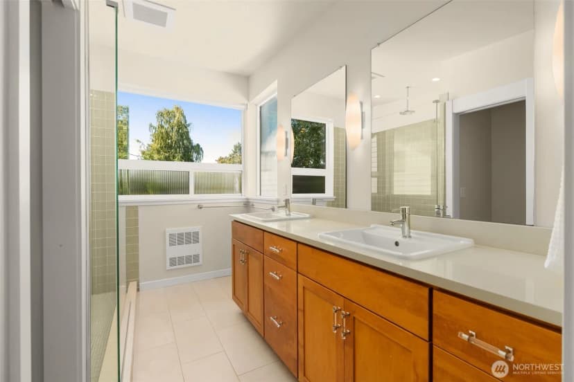 Property photo for 1711 44th Avenue Sw, Seattle photo 17